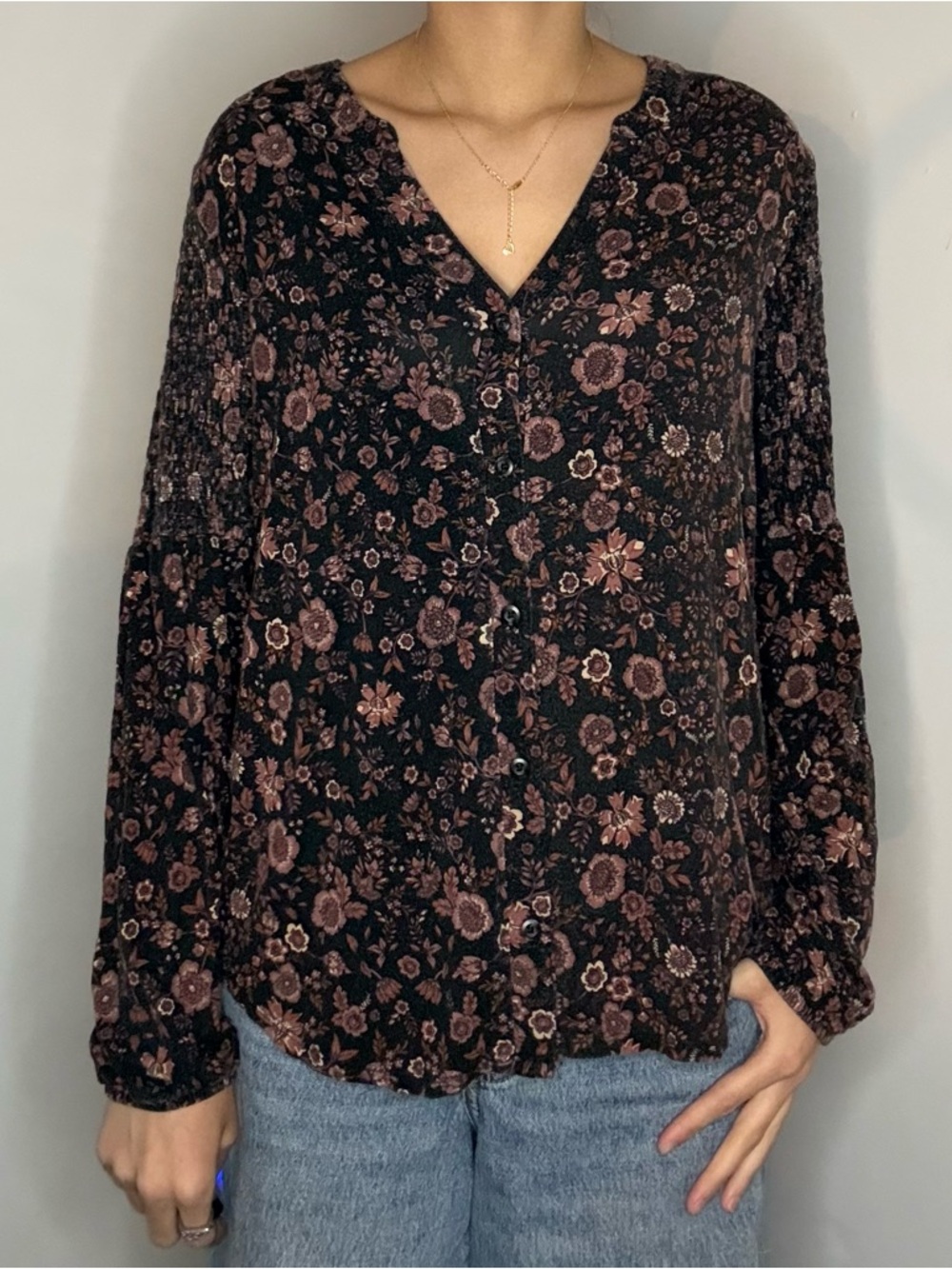 Knox Rose Black Button-Front Floral V-Neck Blouse
